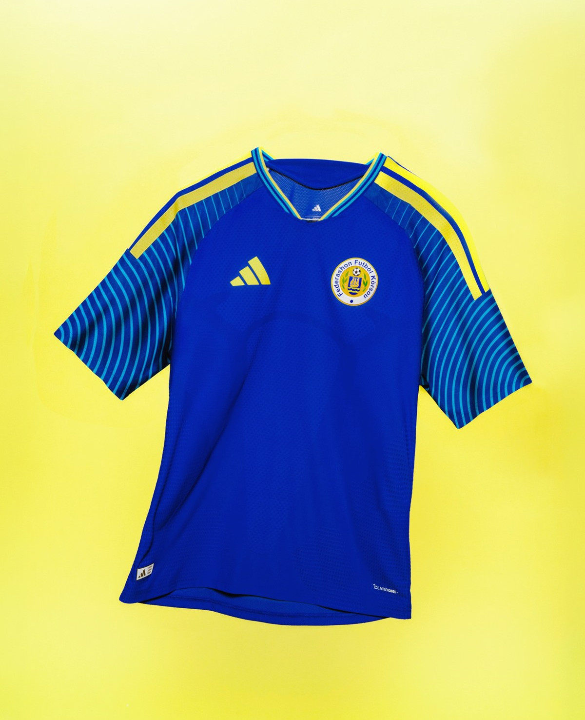 Das sind die Curaçao WM 2026 Trikots von adidas!