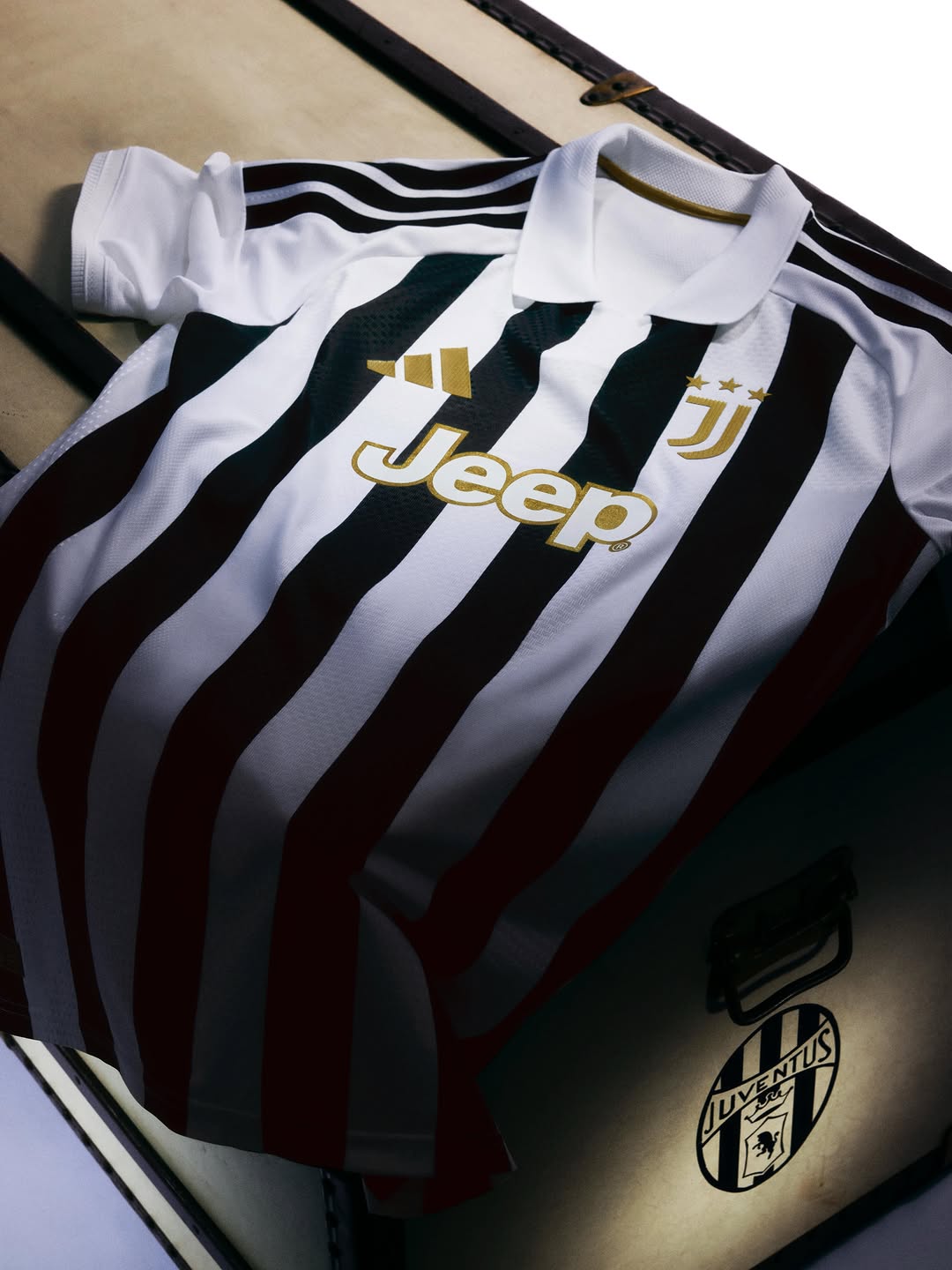 Das Juventus Heimtrikot 2026-2027 inspiriert vom Trikot 1976-1977