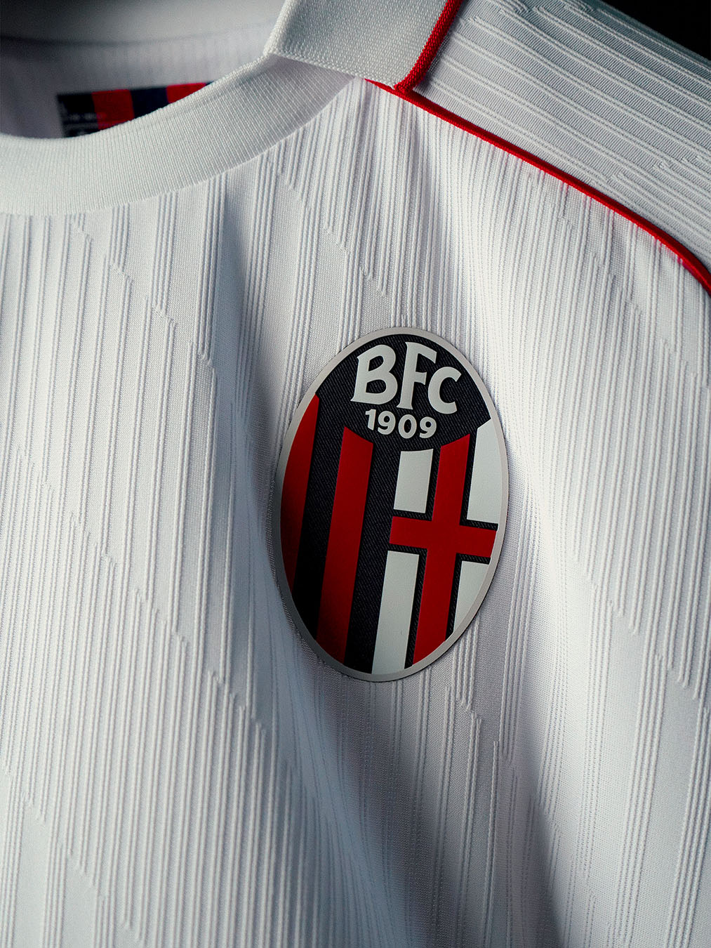 Die Bologna FC Trikots 2026-2027 als Hommage an das Stadio Renato Dall Ara