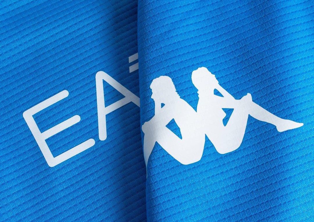 napoli-voetbalshirts-armani-toch-geproduceerd-door-kappa.jpg