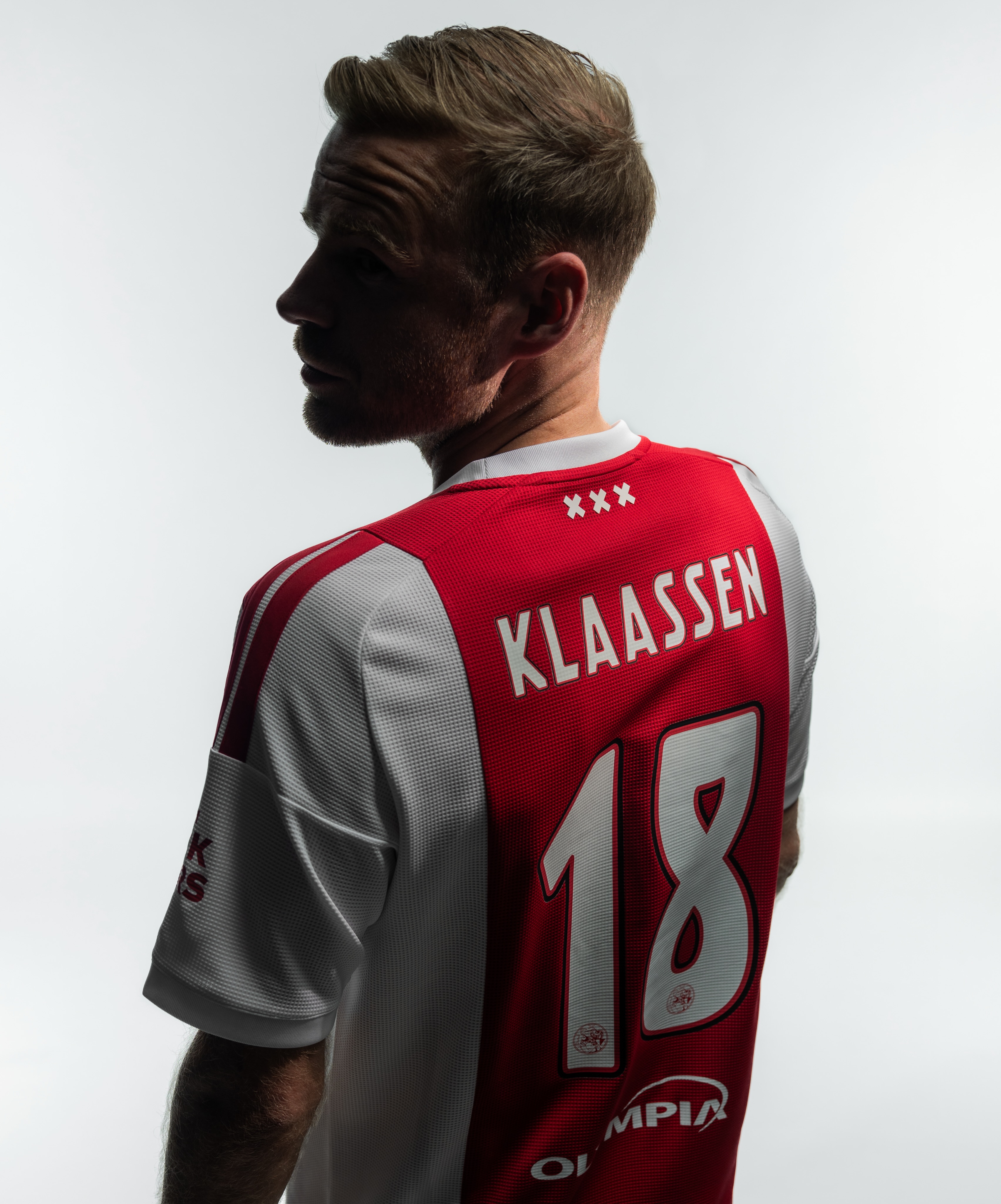 Das Ajax Heimtrikot 2026-2027 hat ein zeitloses Design!