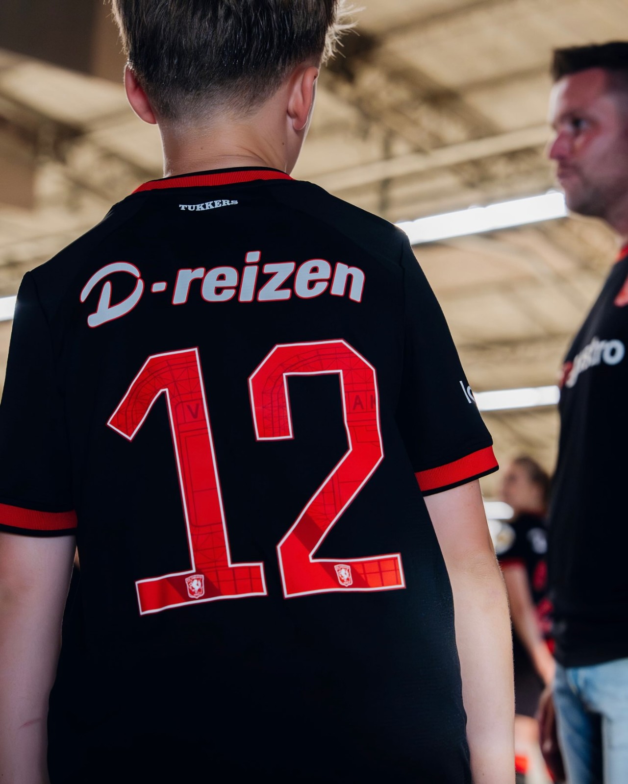 Die FC Twente Trikots 2026-2027 ehren das Meistertrikot, die Auswärtsfans und Het Diekman
