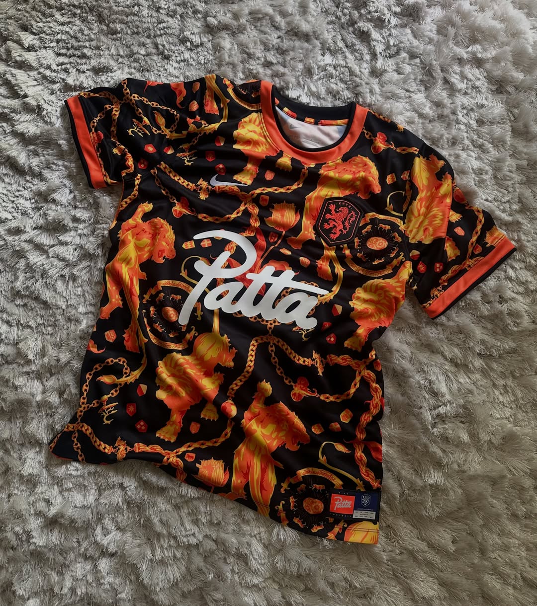 Das ist das Aufwaerm-Trikot der Niederlande 2026-2027 von Patta