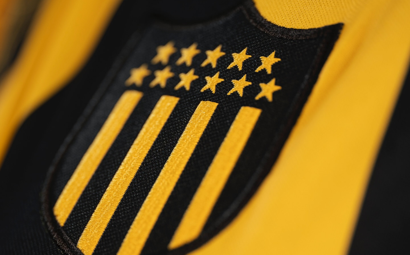 CA Peñarol Fußballtrikots 2026-2027 offiziell vorgestellt