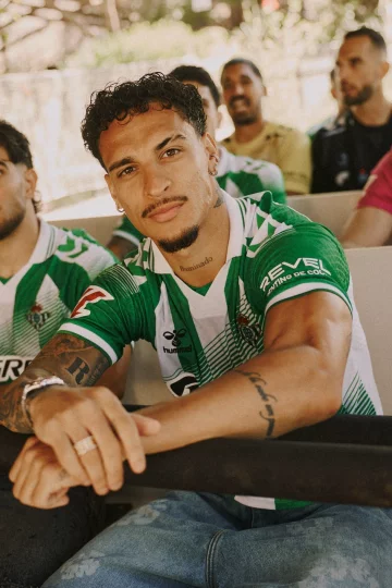 Real Betis Heimtrikot 2026-2027 mit dynamischen Linien!