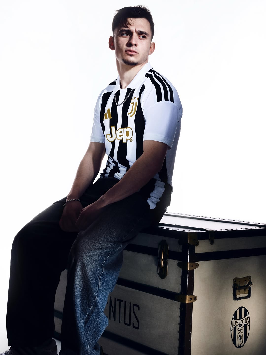 Das Juventus Heimtrikot 2026-2027 inspiriert vom Trikot 1976-1977