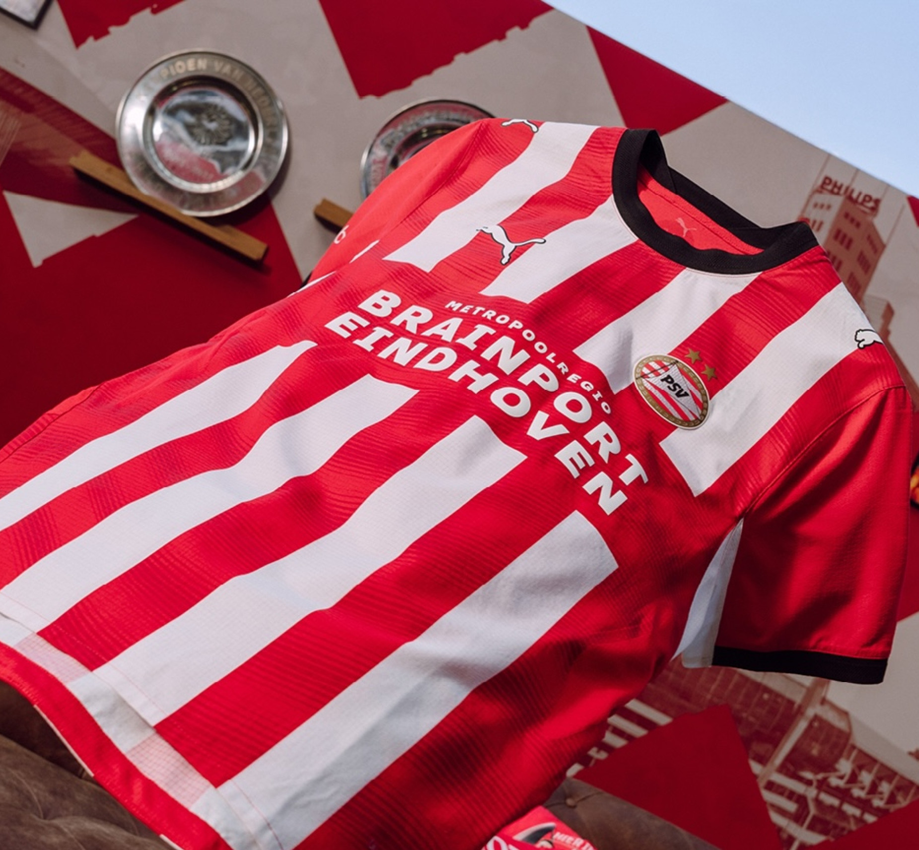 Das PSV Heimtrikot 2026-2027 setzt auf traditionelles Design