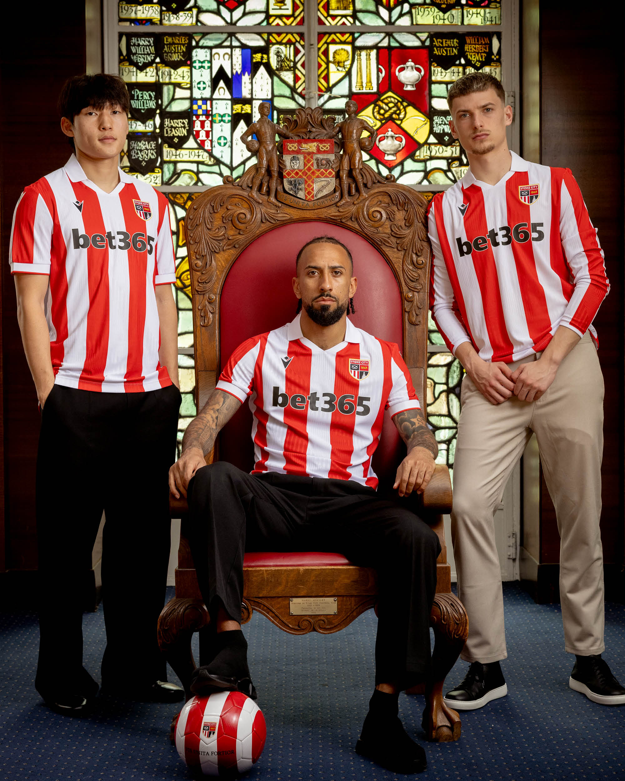 Das Stoke City Heimtrikot 2026-2027 mit neuem Vereinslogo