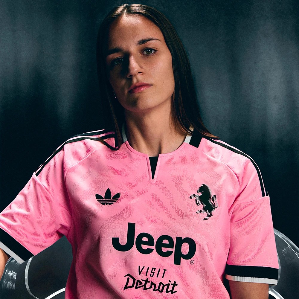Rosa Juventus Auswärtstrikot 2026-2027 inspiriert vom ersten Fußballtrikot