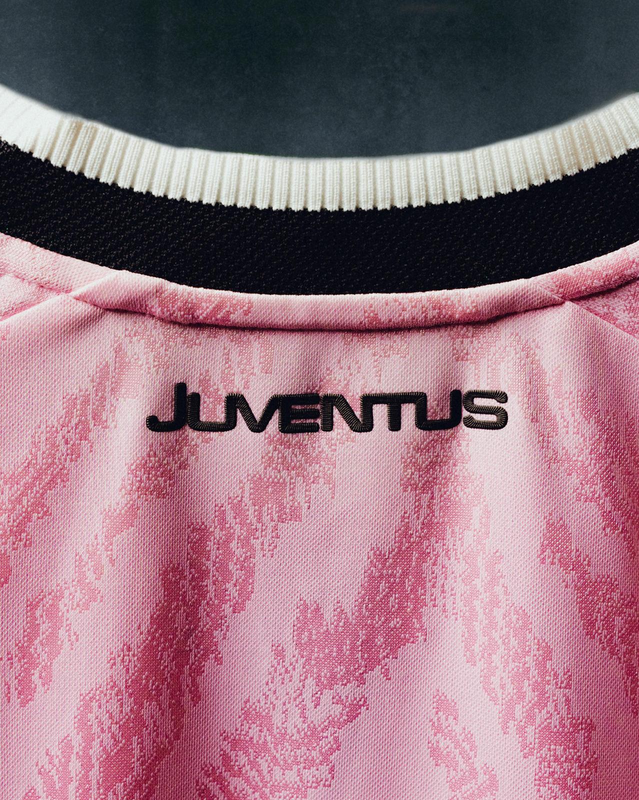 Rosa Juventus Auswärtstrikot 2026-2027 inspiriert vom ersten Fußballtrikot