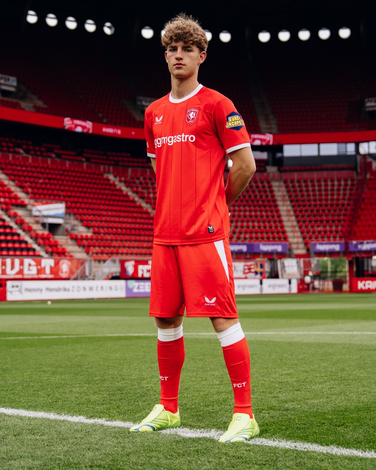 Die FC Twente Trikots 2026-2027 ehren das Meistertrikot, die Auswärtsfans und Het Diekman