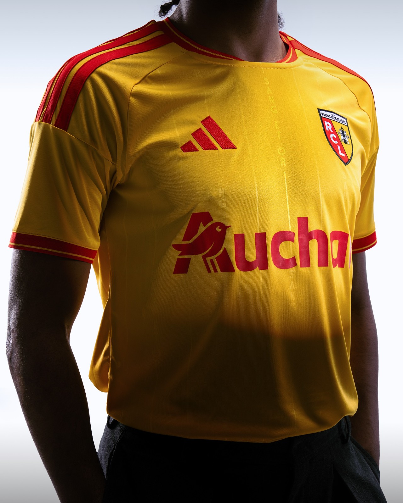 Das ist das RC Lens Heimtrikot 2026-2027 von adidas