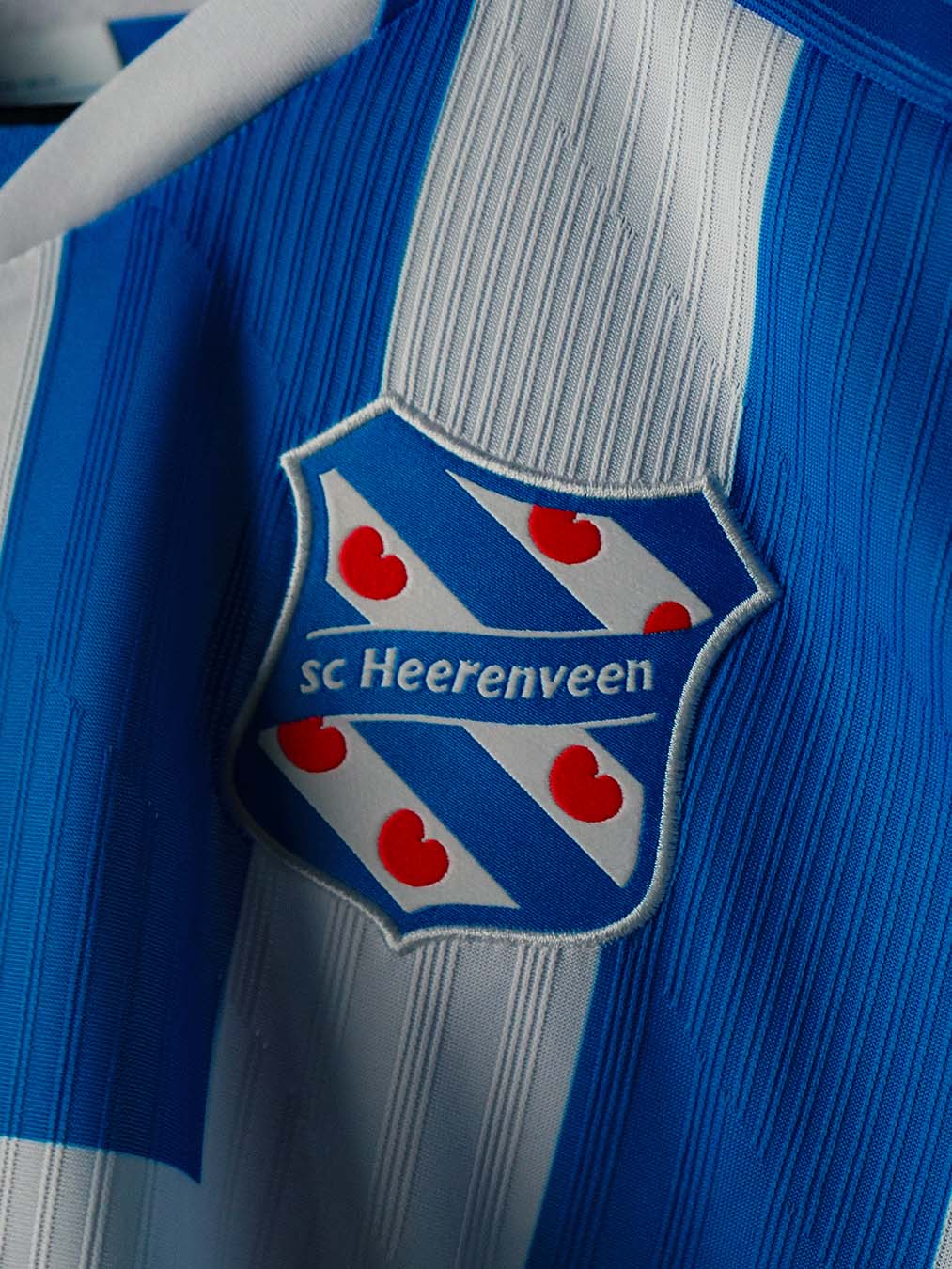 Das SC Heerenveen Heimtrikot 2026-2027 von Macron