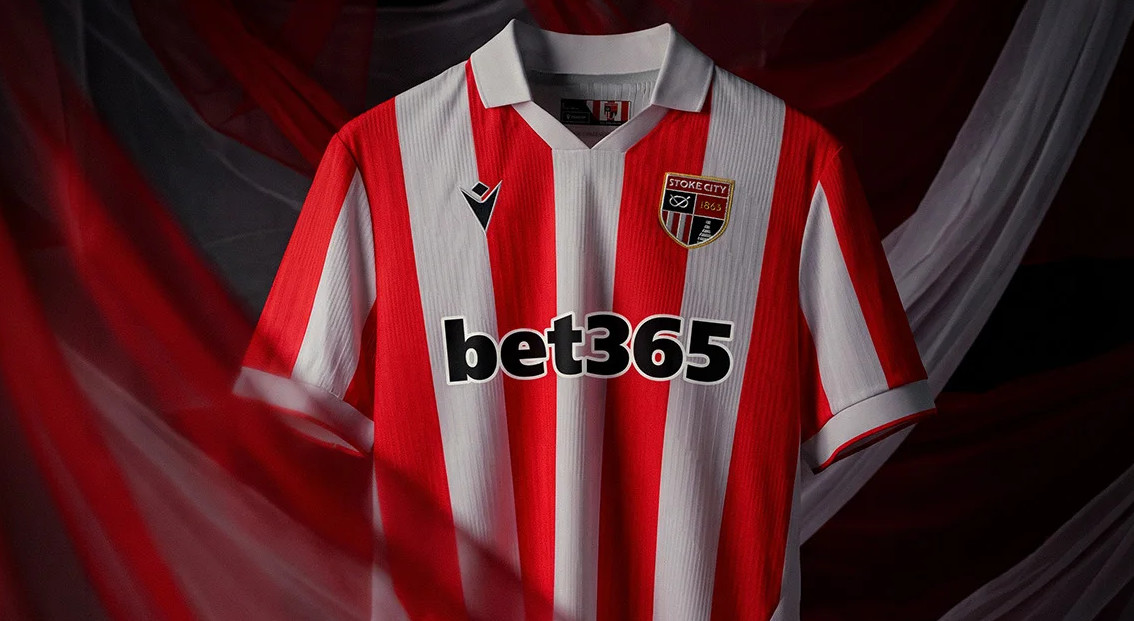 Das Stoke City Heimtrikot 2026-2027 mit neuem Vereinslogo
