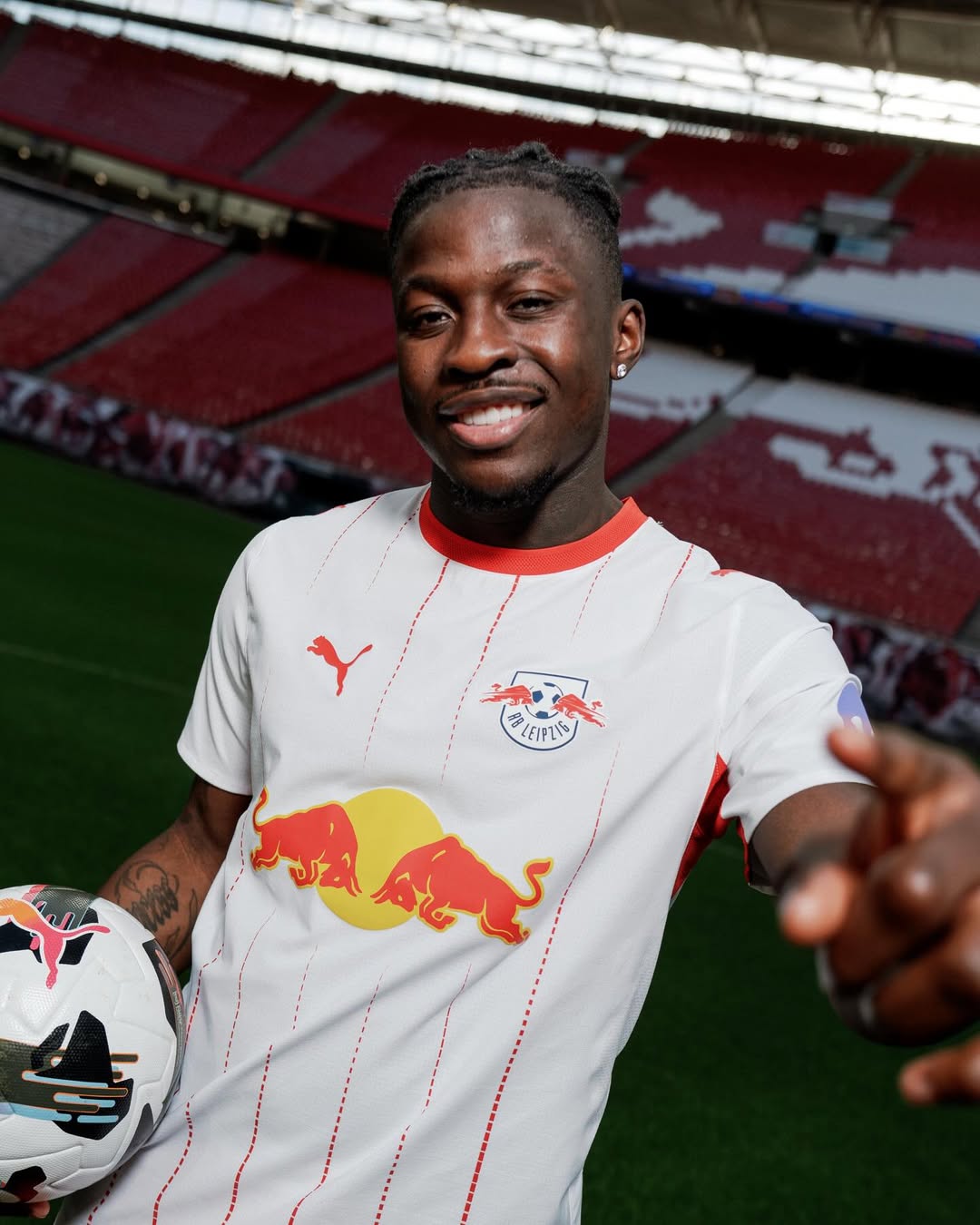 Red Bull Leipzig Heimtrikot 2026-2027 vom Stadion inspiriert