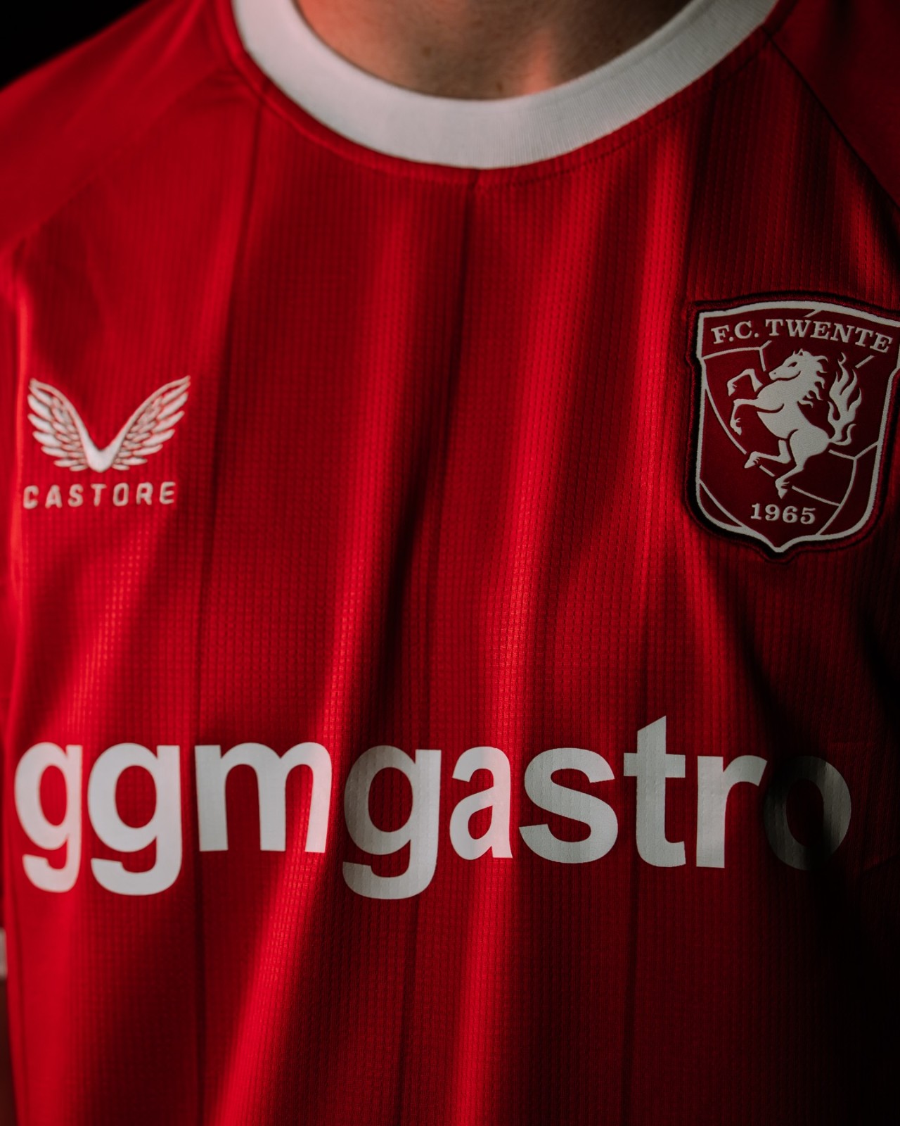 Die FC Twente Trikots 2026-2027 ehren das Meistertrikot, die Auswärtsfans und Het Diekman