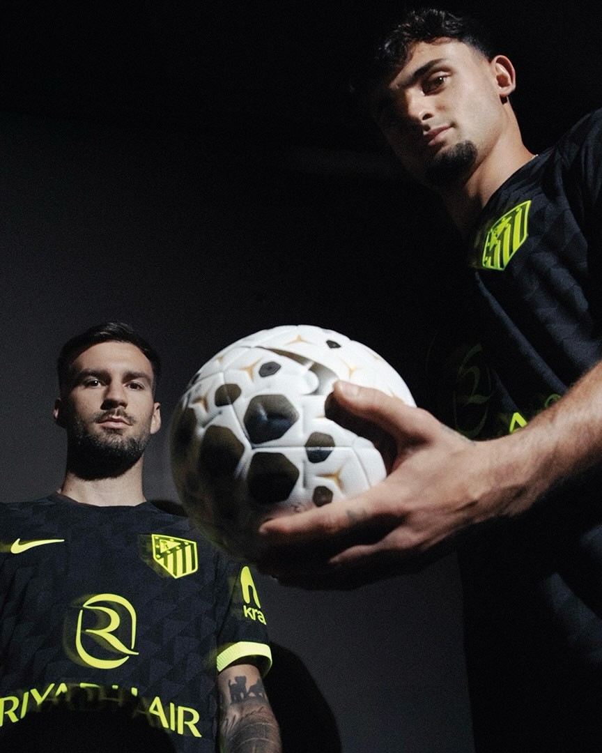 Atletico Madrid Auswärtstrikot 2026-2027 inspiriert vom Nachtleben