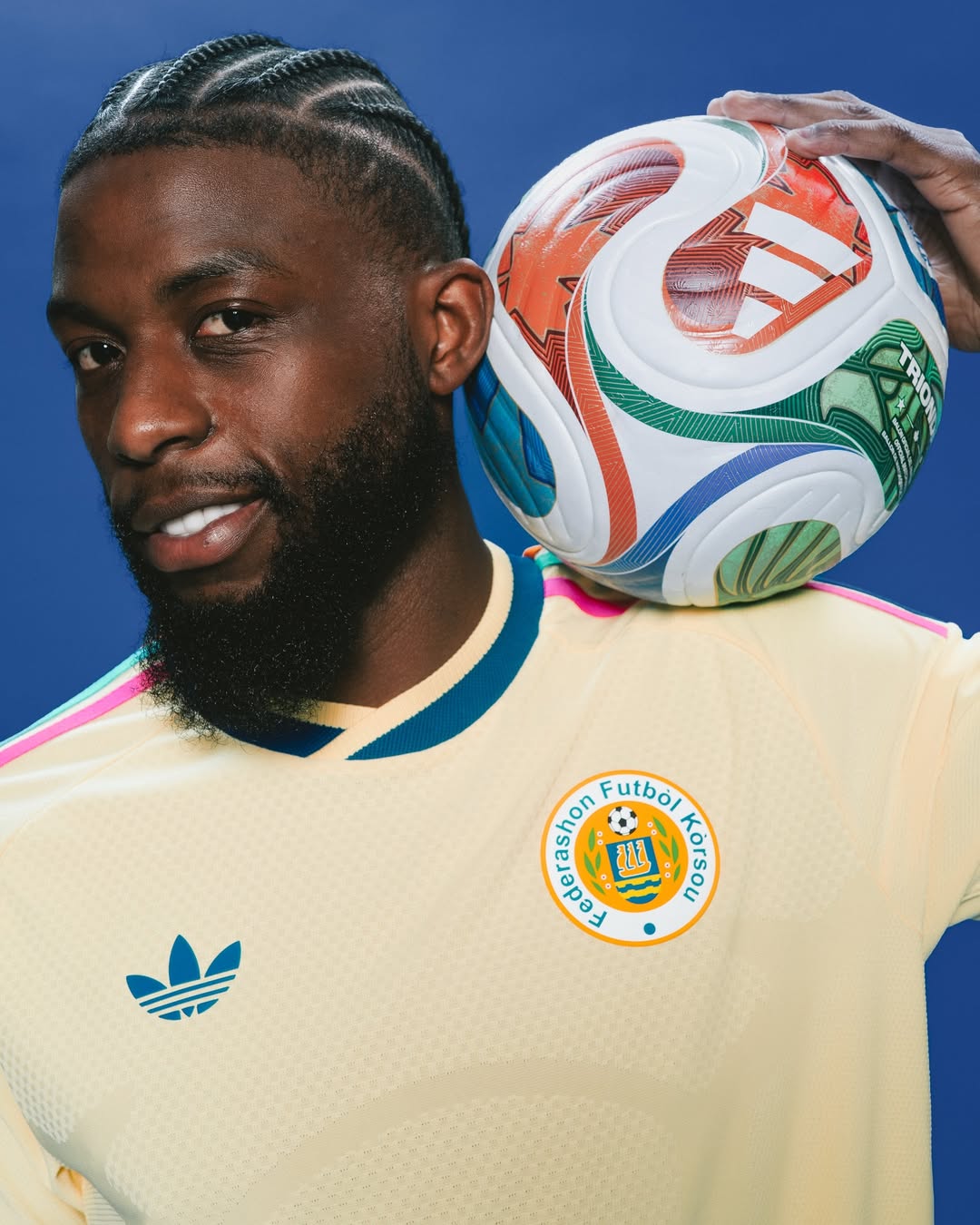 Das sind die Curaçao WM 2026 Trikots von adidas!