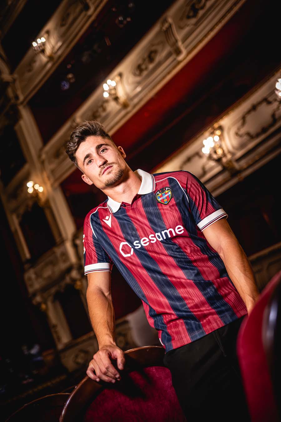 Levante Trikots 2026-2027: Eleganz in Blau und Bordeaux