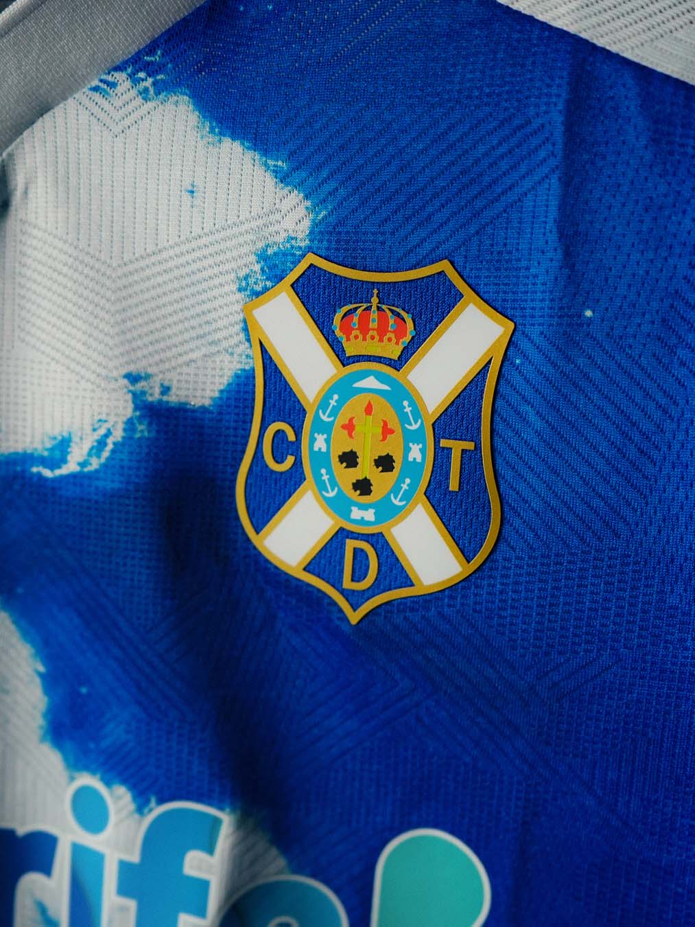 CD Tenerife Trikots 2026-2027: Hommage an den Atlantik