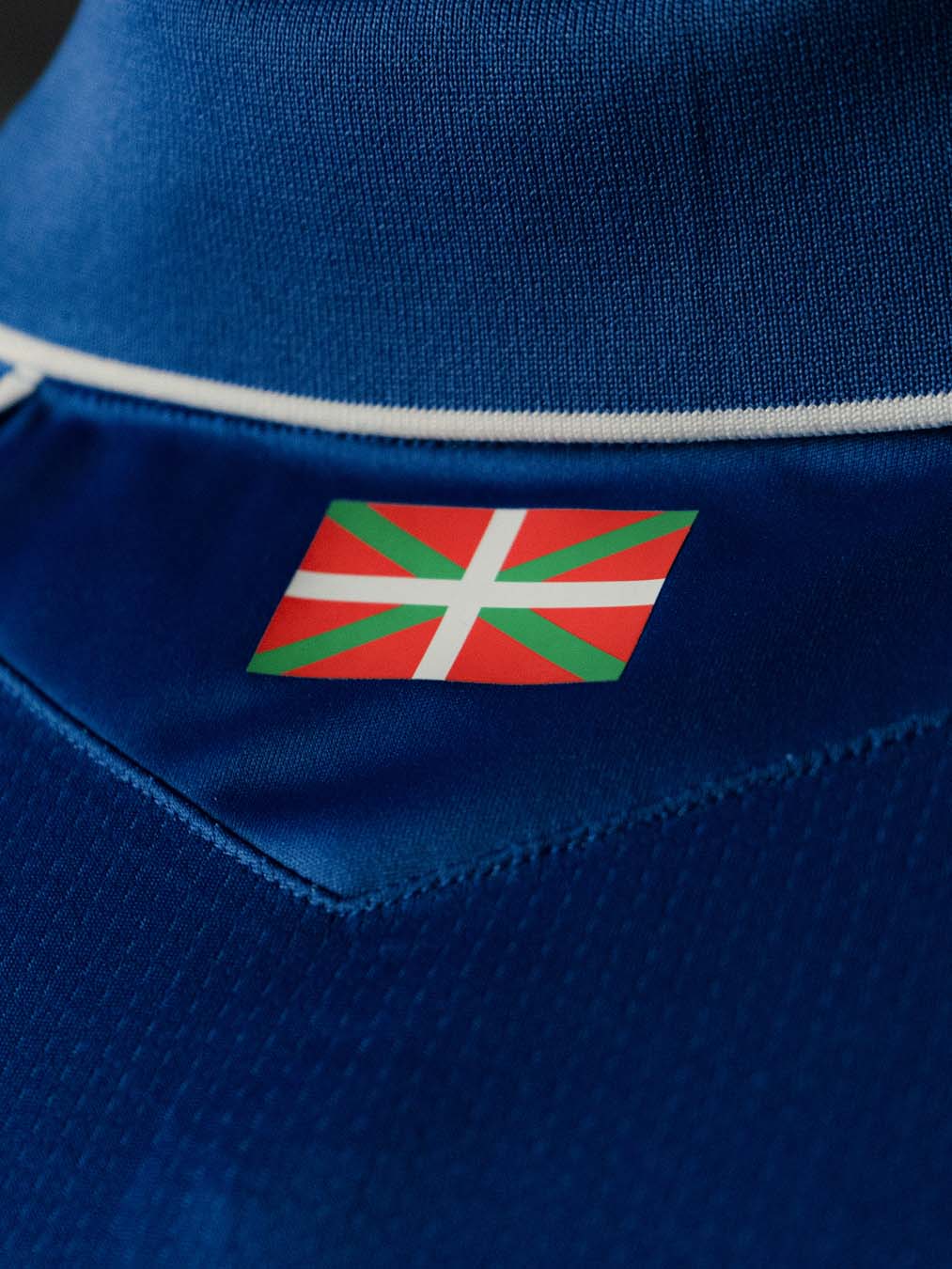 Das sind die Deportivo Alavés Trikots 2026-2027 von Macron