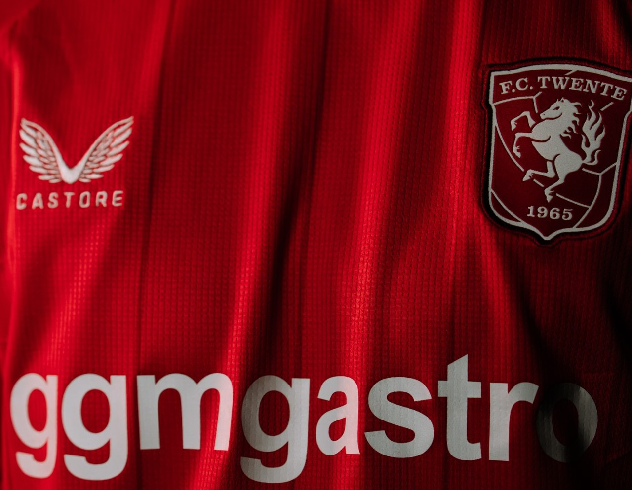 Die FC Twente Trikots 2026-2027 ehren das Meistertrikot, die Auswärtsfans und Het Diekman