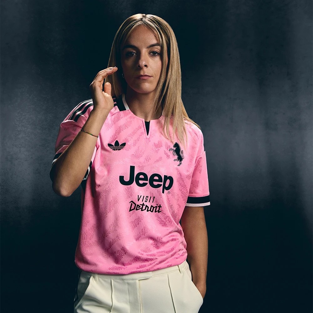 Rosa Juventus Auswärtstrikot 2026-2027 inspiriert vom ersten Fußballtrikot