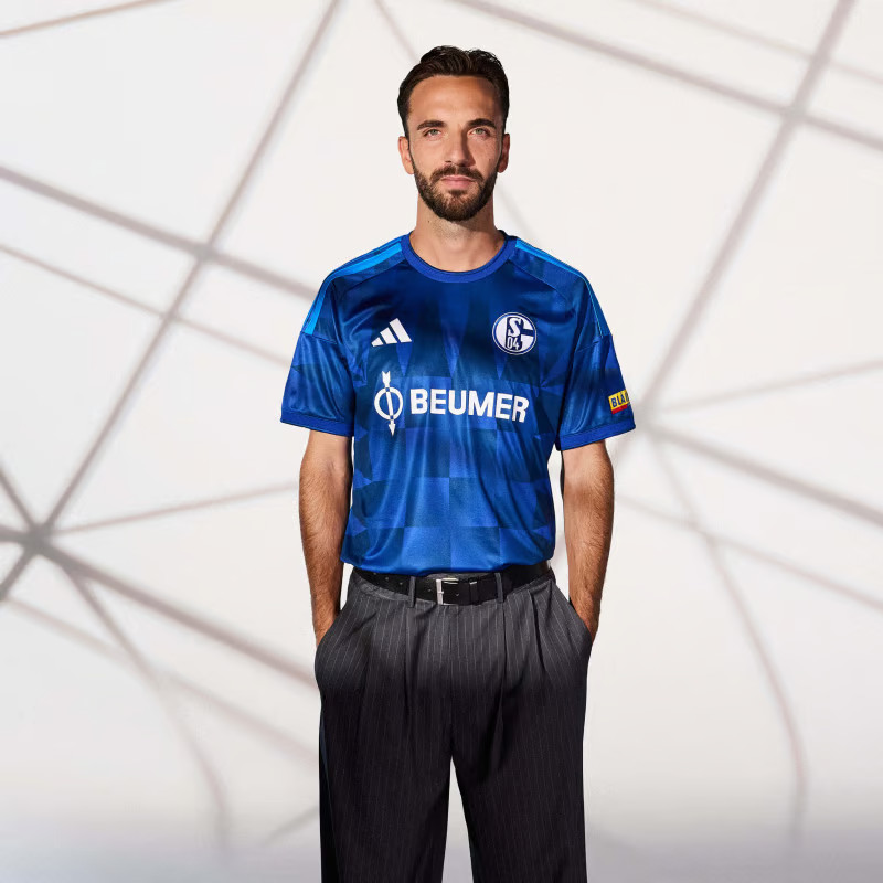 Schalke 04 Trikots 2026-2027 Hommage an 25 Jahre VELTINS-Arena