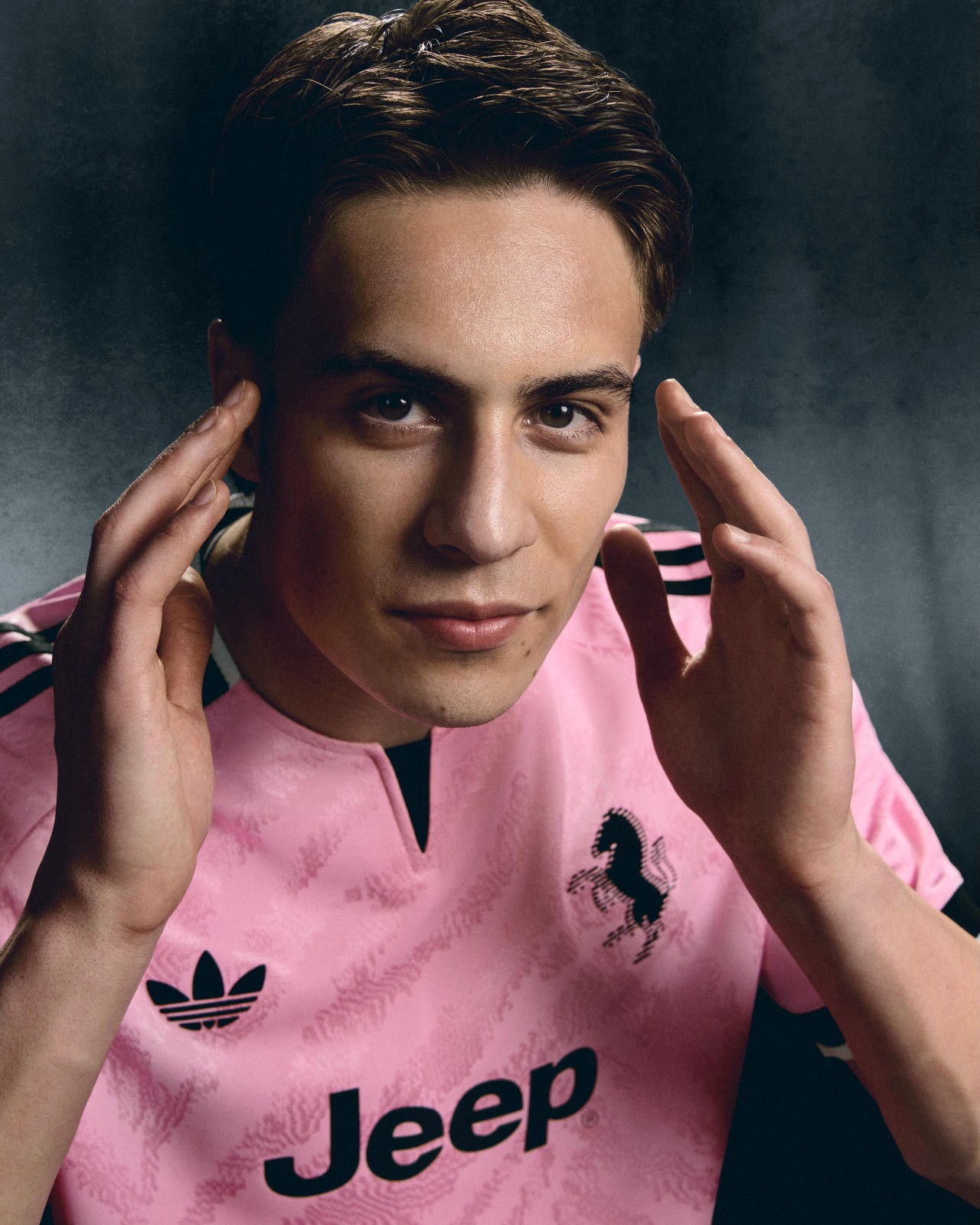 Rosa Juventus Auswärtstrikot 2026-2027 inspiriert vom ersten Fußballtrikot
