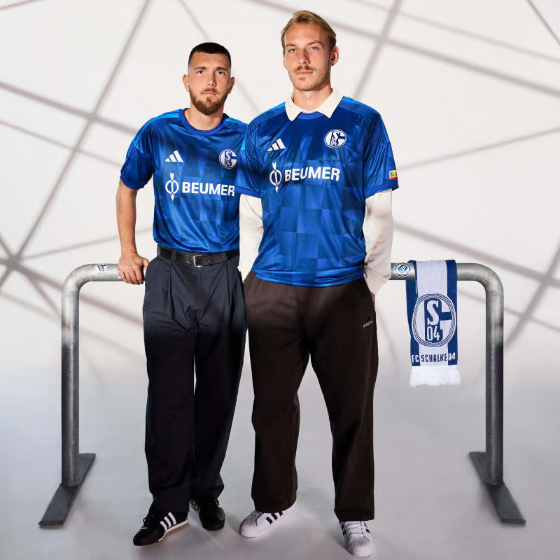 Schalke 04 Trikots 2026-2027 Hommage an 25 Jahre VELTINS-Arena