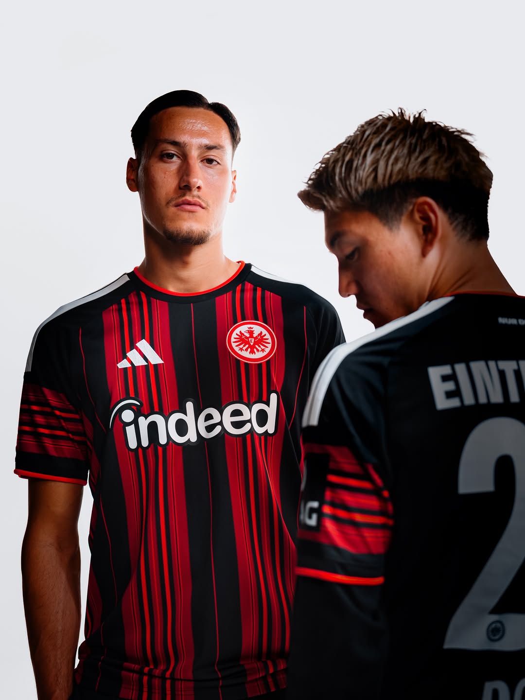 Eintracht Frankfurt Heimtrikot 2026-2027 mit modernem Twist!