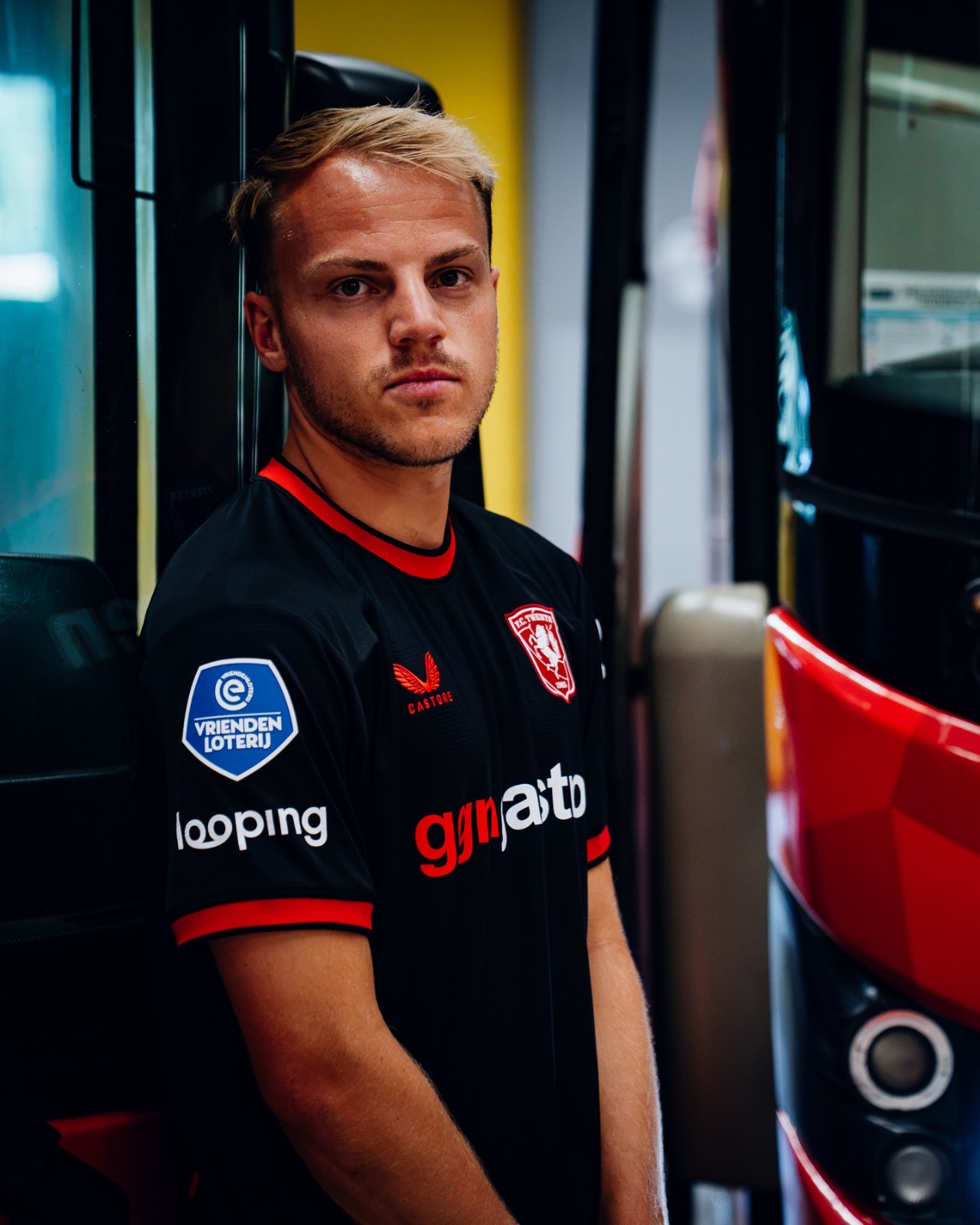 Die FC Twente Trikots 2026-2027 ehren das Meistertrikot, die Auswärtsfans und Het Diekman