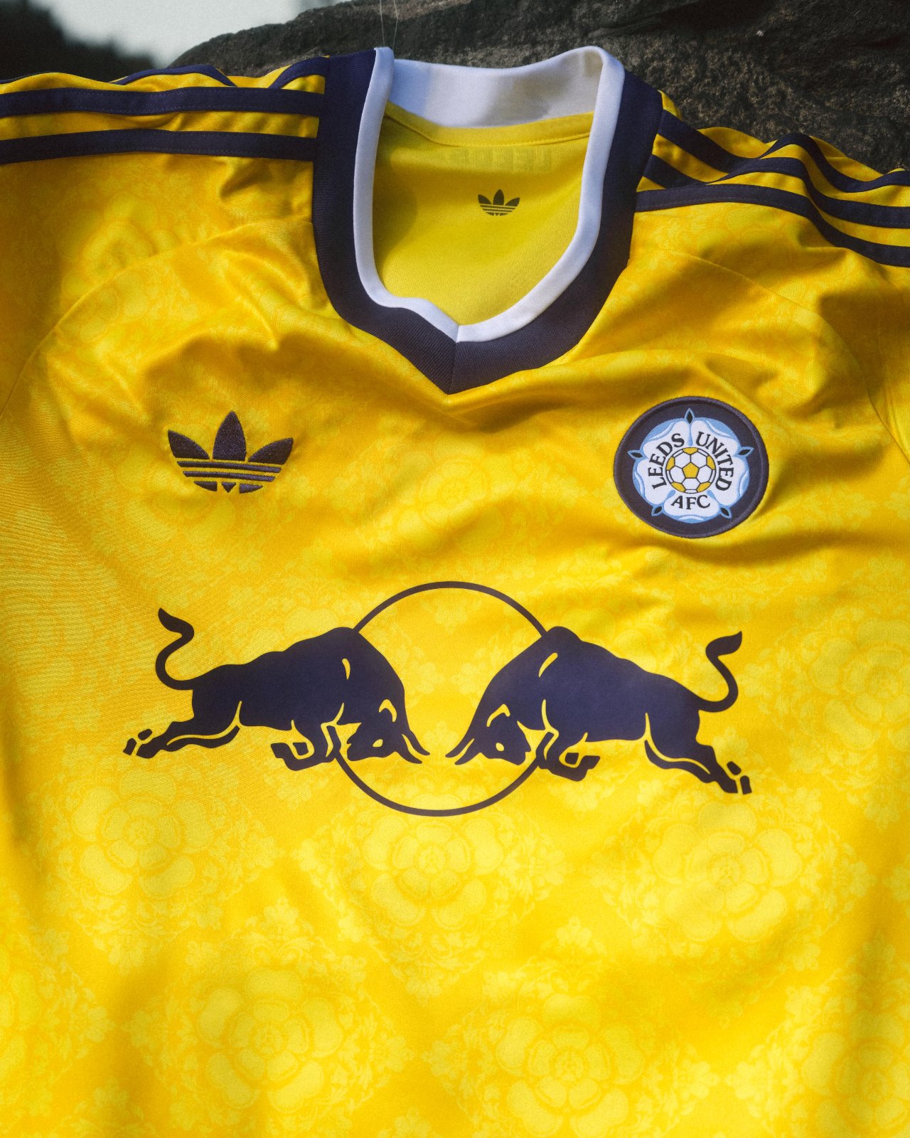 Leeds United Auswärtstrikot 2026-2027 als Hommage an die Yorkshire-Rose